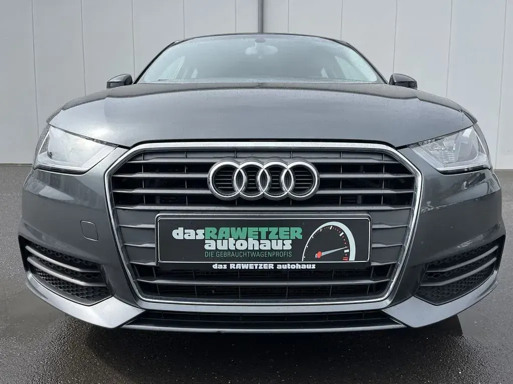 Gebraucht Audi A1 Sportback Basis 90 PS (66 kW) 2015 Grau Kleinwagen
