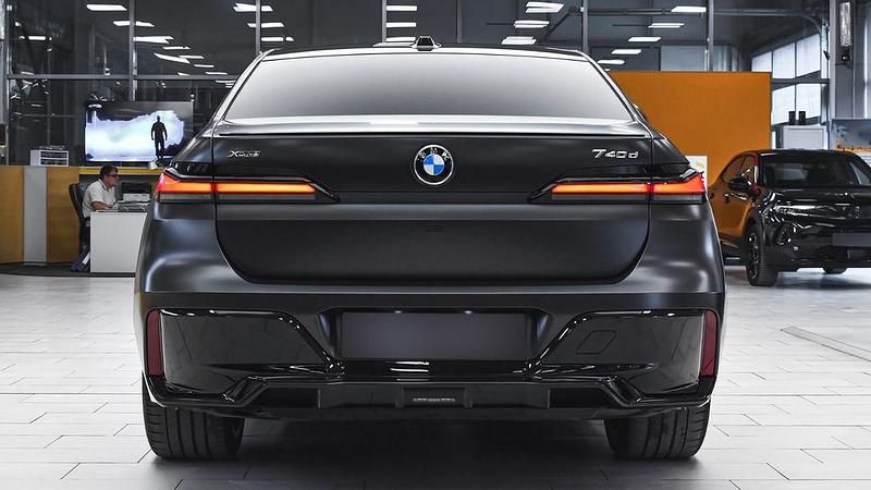 Gebraucht BMW 740 M Sport 286 PS (210 kW) 2024 Frozen deep grey metallic Limousine