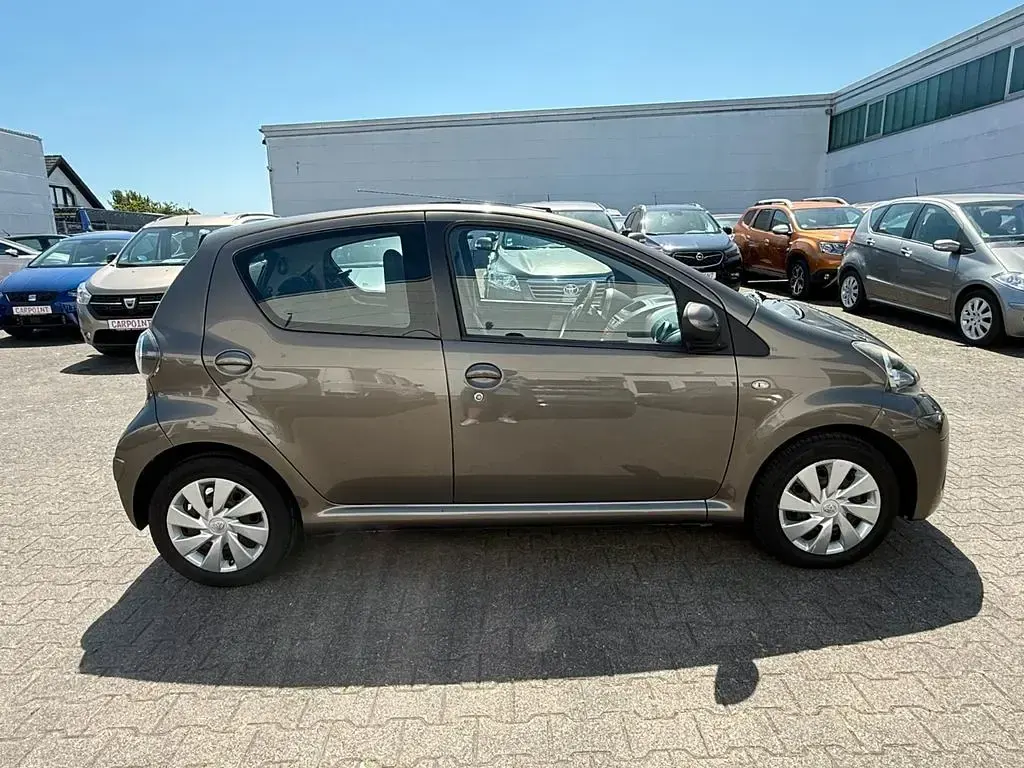 Gebraucht Toyota Aygo Cool 68 PS (50 kW) 2012 Braun Kleinwagen