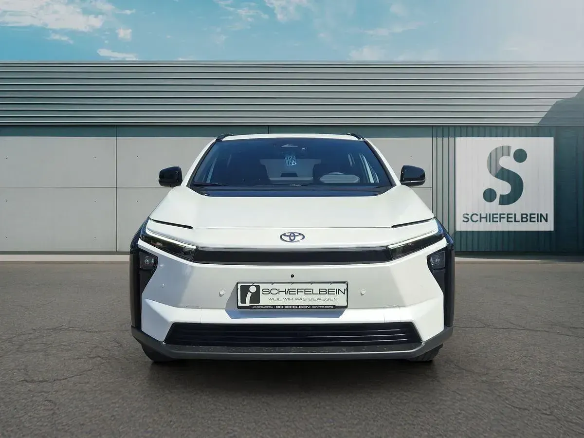 Neu Toyota bZ4X 164 kW (224 PS) 2026 Platinum white pearl SUV