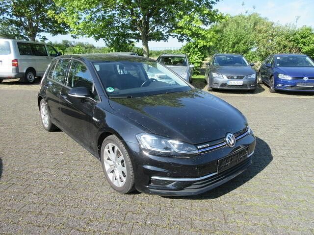 Deep black (metallic) Gebraucht 2019 VW Golf VII Highline Limousine | 17.699 € (Fairer Preis) - Bild 1/2