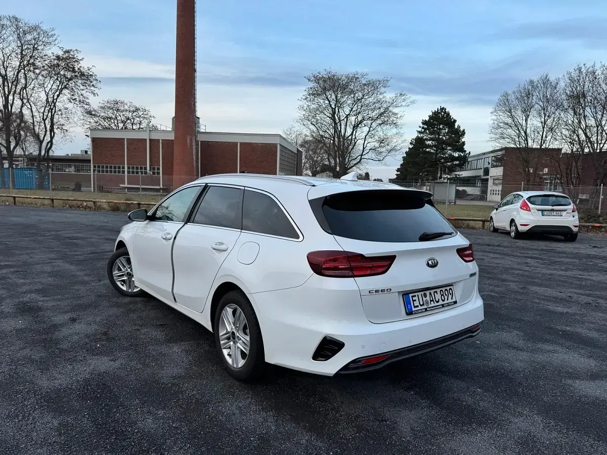 Gebraucht Kia Ceed 120 PS (88 kW) 2021 Weiß Kleinwagen