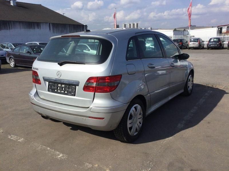 Gebraucht Mercedes B200 140 PS (102 kW) 2005 Silber Van / Kleinbus