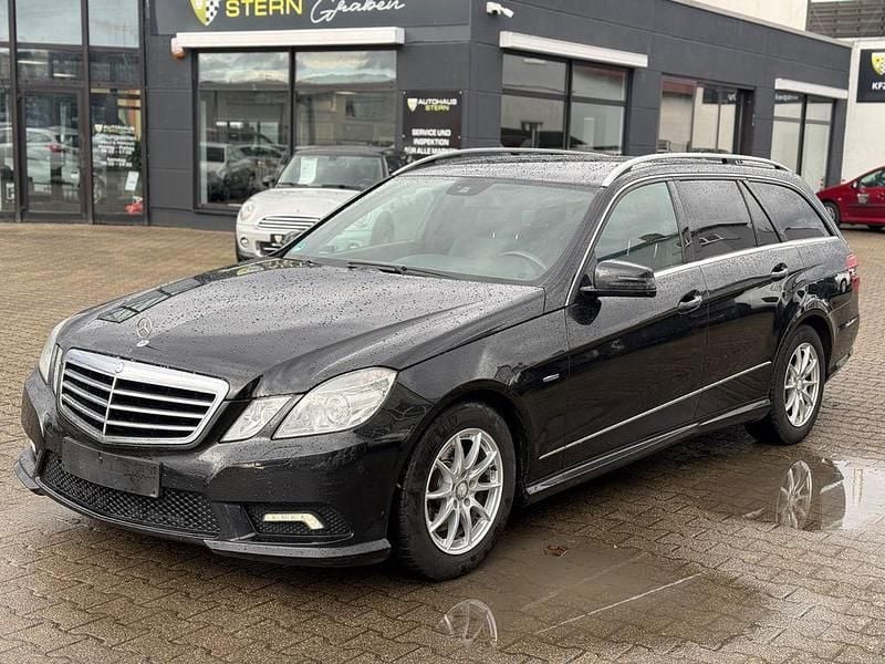 Gebraucht Mercedes E220 AMG line 170 PS (125 kW) 2011 Schwarz Kombi