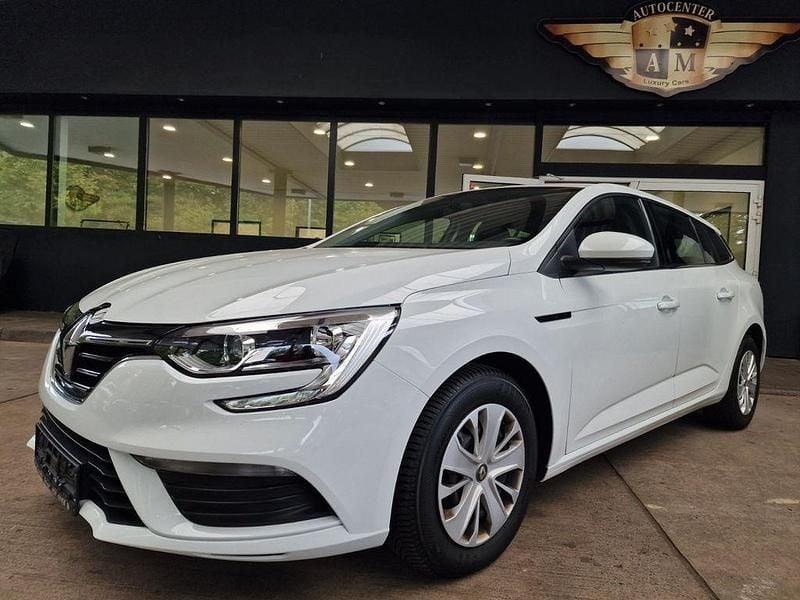Weiß Gebraucht 2018 Renault Mégane IV Life Limousine | 9.800 € (Fairer Preis) - Bild 1/4