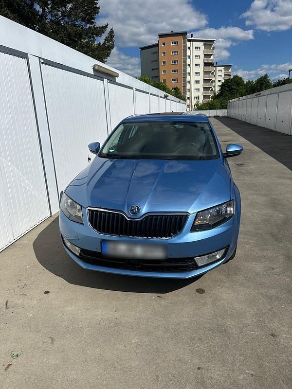 Blau Gebraucht 2014 Skoda Octavia Ambition Limousine | 7.490 € (Fairer Preis) - Bild 1/4