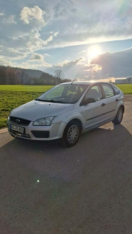 Gebraucht Ford Focus 101 PS (74 kW) 2005 Silber Limousine