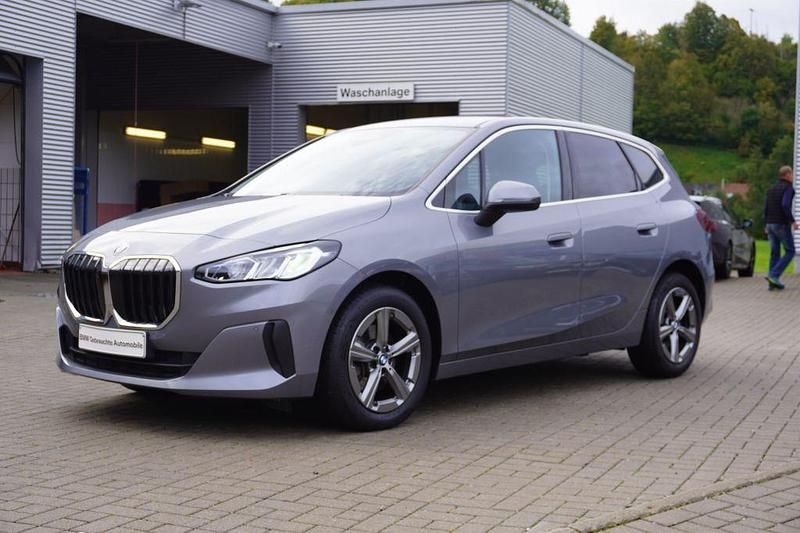 Skyscraper grau Gebraucht 2022 BMW 220 Active Tourer Van / Kleinbus | 24.900 € (Superpreis) - Bild 1/4