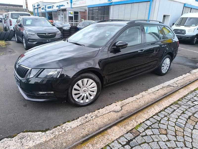 Schwarz Gebraucht 2019 Skoda Octavia Style Kombi | 11.550 € (Superpreis) - Bild 1/4