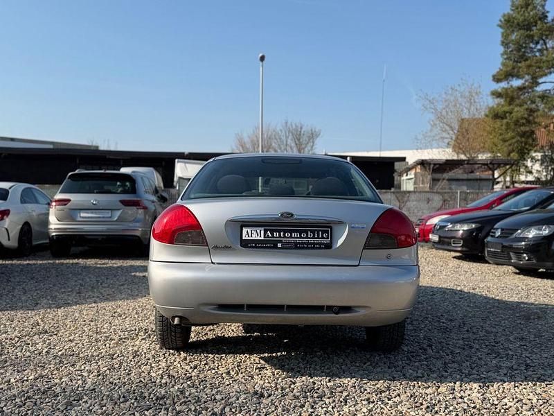 Gebraucht Ford Mondeo Ghia 116 PS (85 kW) 1997 Silber Limousine