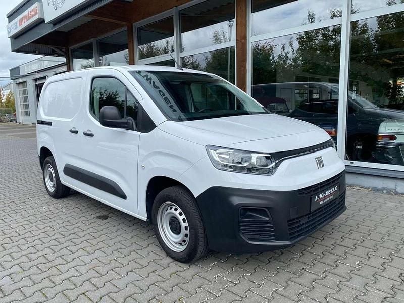 Weiß Gebraucht 2023 Fiat Doblò Van / Kleinbus | 14.950 € (Superpreis) - Bild 1/3