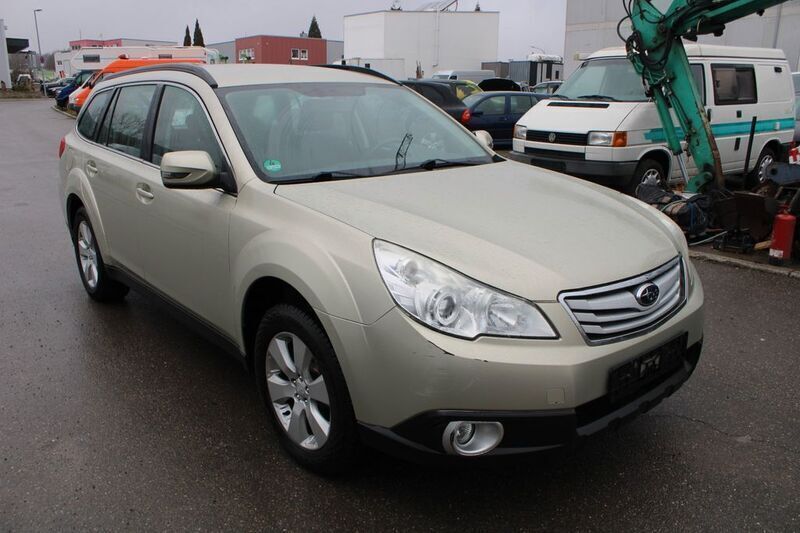Gold Gebraucht 2011 Subaru Outback Trend SUV | 8.800 € (Teuer) - Bild 1/4
