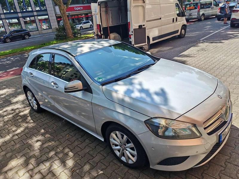 Grau Gebraucht 2014 Mercedes A180 Kleinwagen | 9.500 € (Fairer Preis) - Bild 1/4