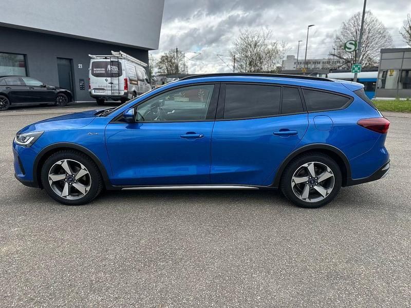 Gebraucht Ford Focus Active X 116 PS (85 kW) 2023 Blau Limousine