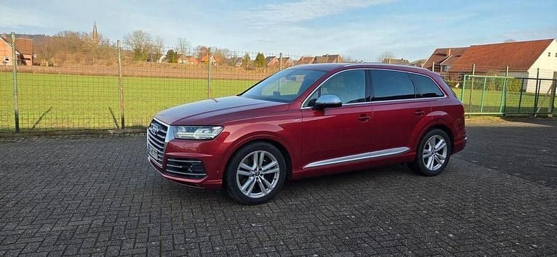 Rot Gebraucht 2017 Audi SQ7 Sport SUV | 43.000 € (Fairer Preis) - Bild 1/4