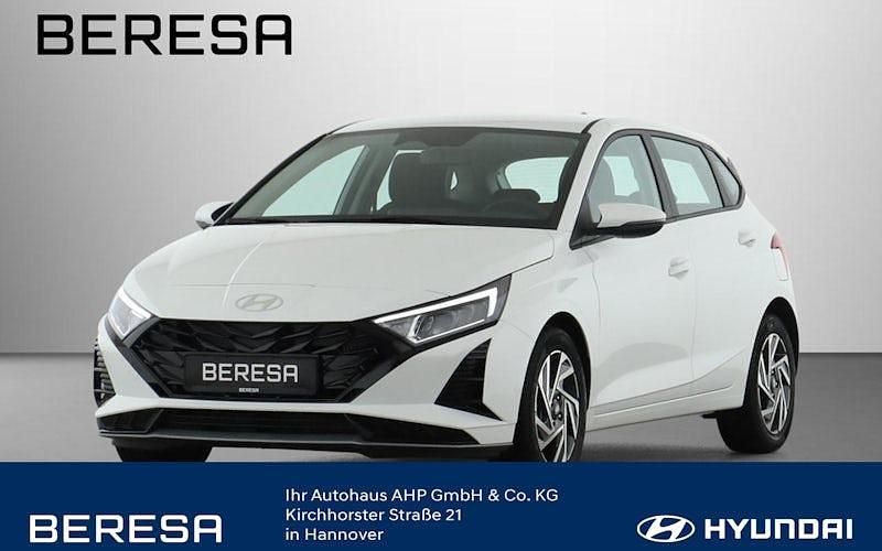 Weiß Neu 2025 Hyundai i20 Trend Limousine | 19.280 € (Guter Preis) - Bild 1/4