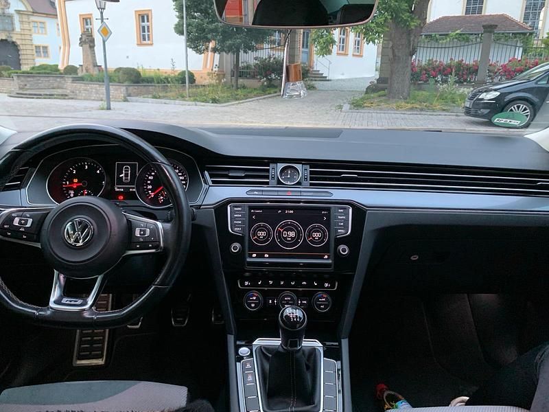 Gebraucht VW Passat 150 PS (110 kW) 2015 Gold Limousine