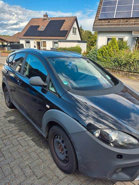 Schwarz Gebraucht 2010 Seat Altea Van / Kleinbus | 2.300 € (Superpreis) - Bild 1/4