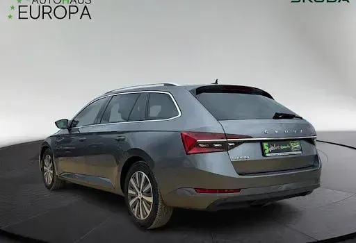 Gebraucht Skoda Superb Style 150 PS (110 kW) 2023 Graphite grau metallic Kombi