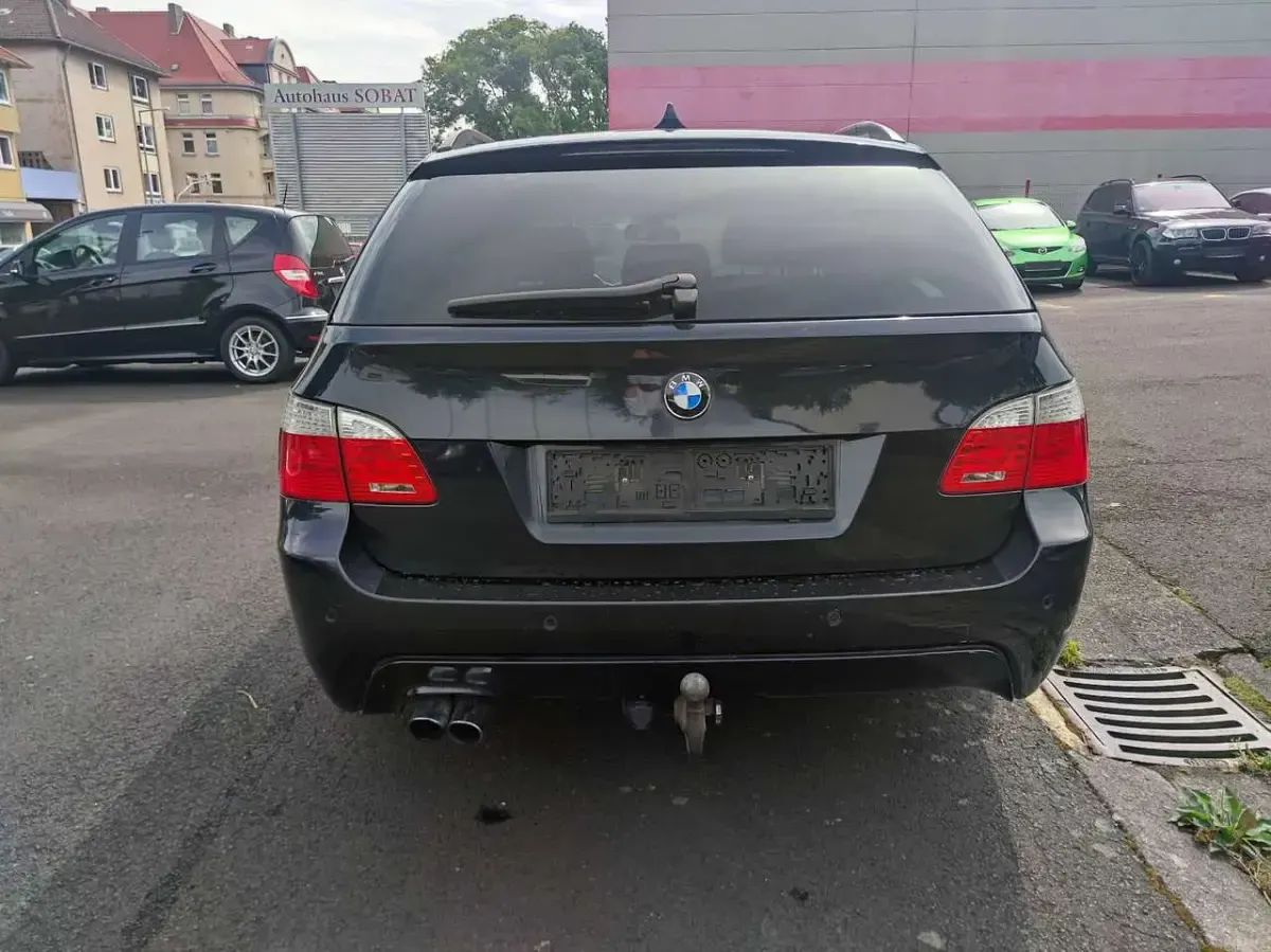 Gebraucht BMW 530 272 PS (200 kW) 2008 Carbonschwarz metallic Kombi