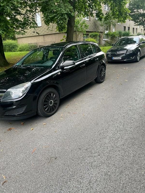 Schwarz Gebraucht 2010 Opel Astra Limousine | 2.450 € (Superpreis) - Bild 1/4