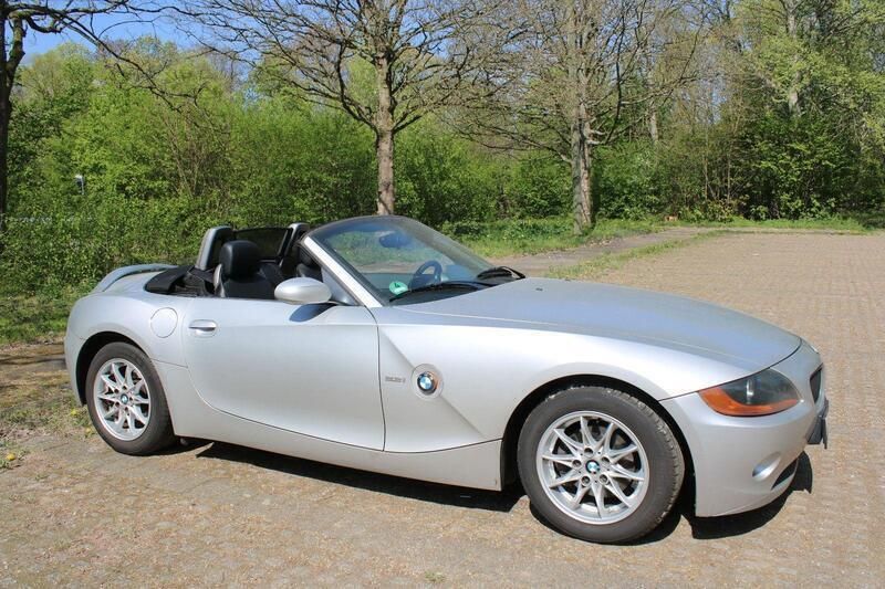 Silber Gebraucht 2004 BMW Z4 Sport Line Cabrio | 8.400 € (Guter Preis) - Bild 1/4