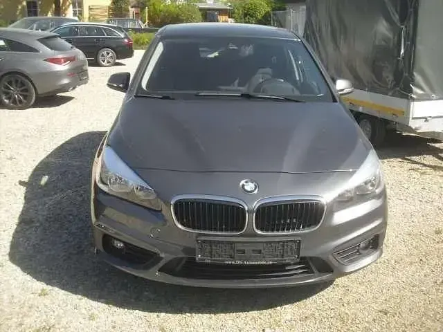 Gebraucht BMW 218 Advantage 136 PS (100 kW) 2016 Mineralgrau metallic Van / Kleinbus