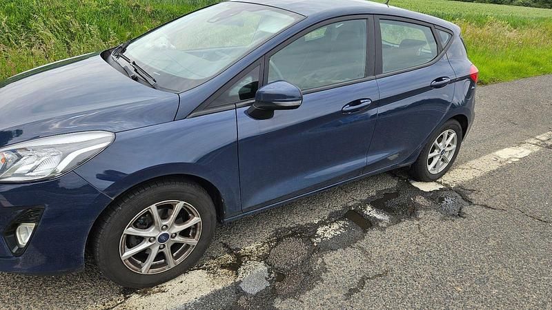 Blau Gebraucht 2018 Ford Fiesta Cool & Connect Kleinwagen | 5.500 € (Guter Preis) - Bild 1/4