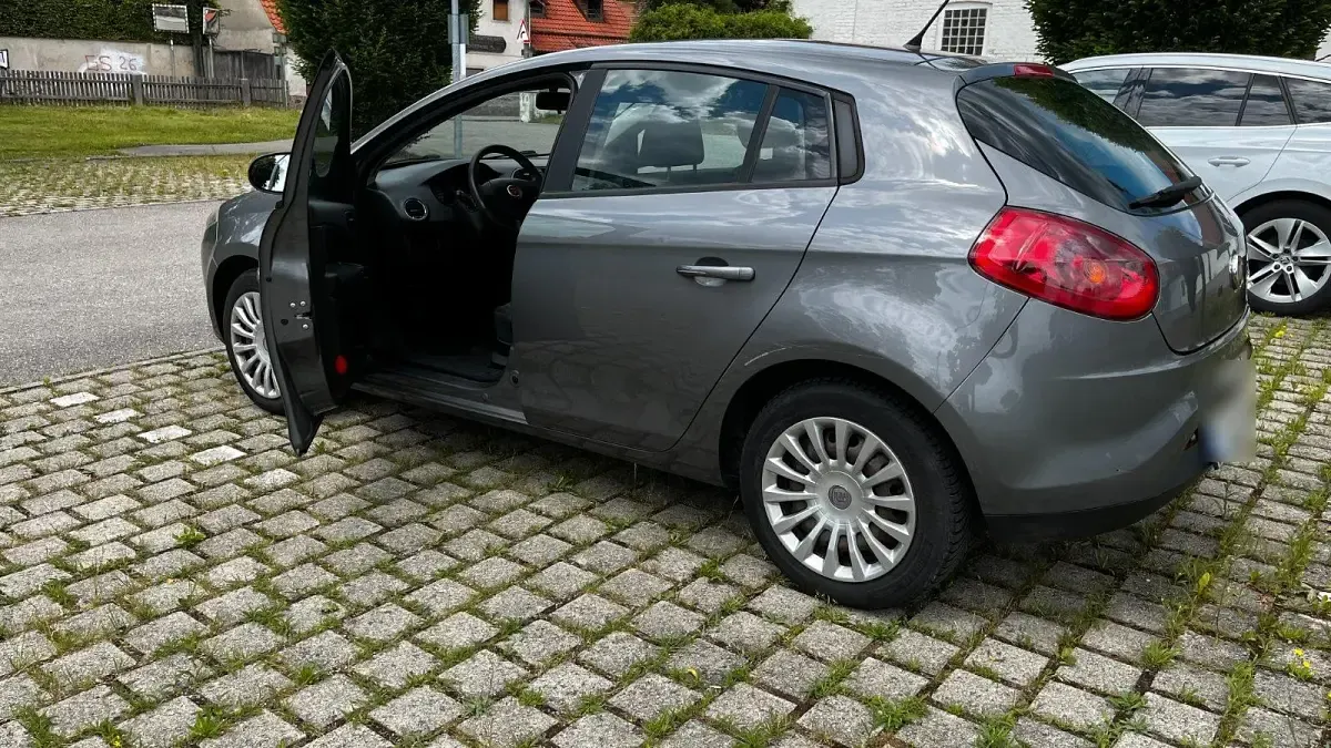Gebraucht Fiat Bravo 90 PS (66 kW) 2011 Grau Kleinwagen