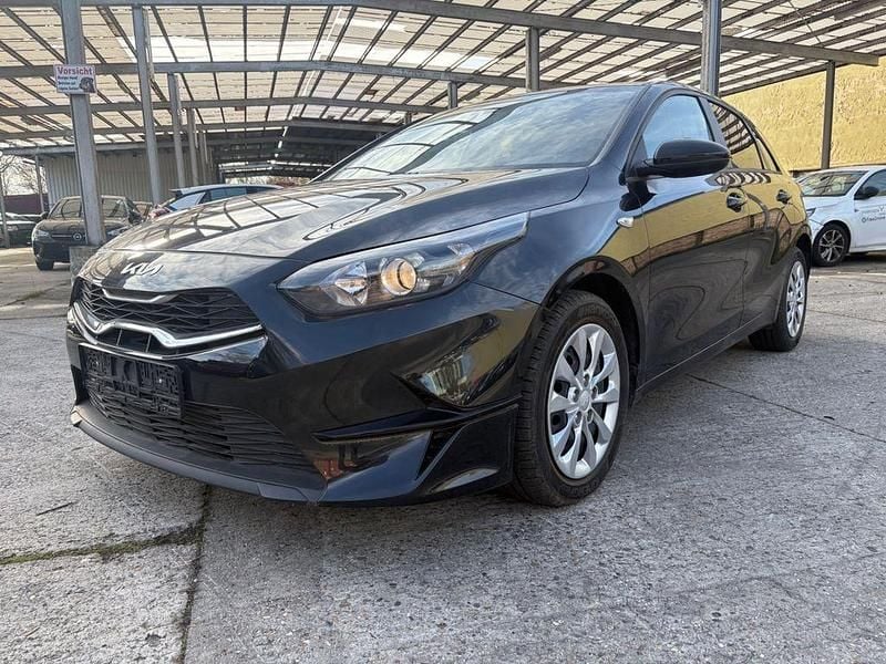 Gebraucht Kia Ceed 136 PS (100 kW) 2022 Schwarz Kleinwagen