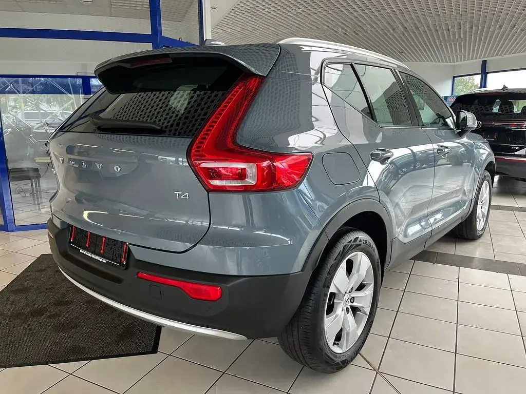 Gebraucht Volvo XC40 Momentum 190 PS (139 kW) 2020 Grau SUV