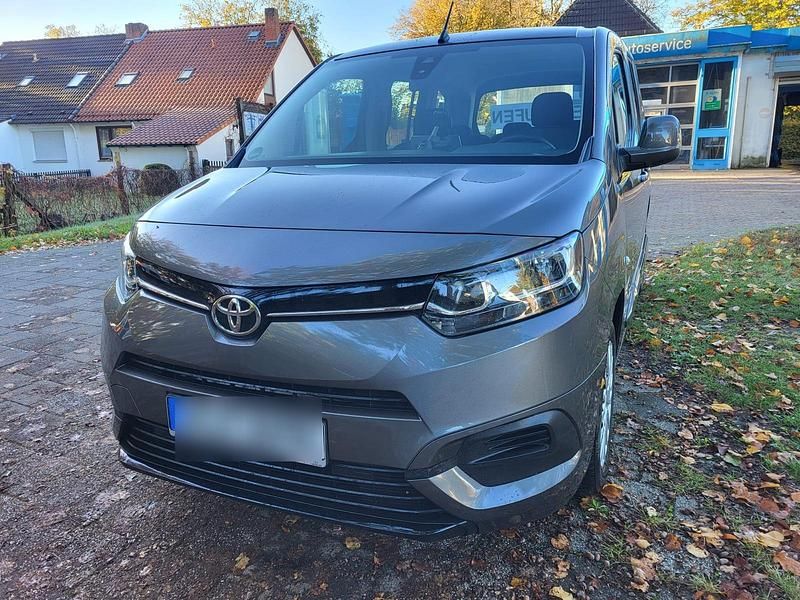 Grau Gebraucht 2021 Toyota Proace Verso City Kombi | 16.600 € (Superpreis) - Bild 1/4