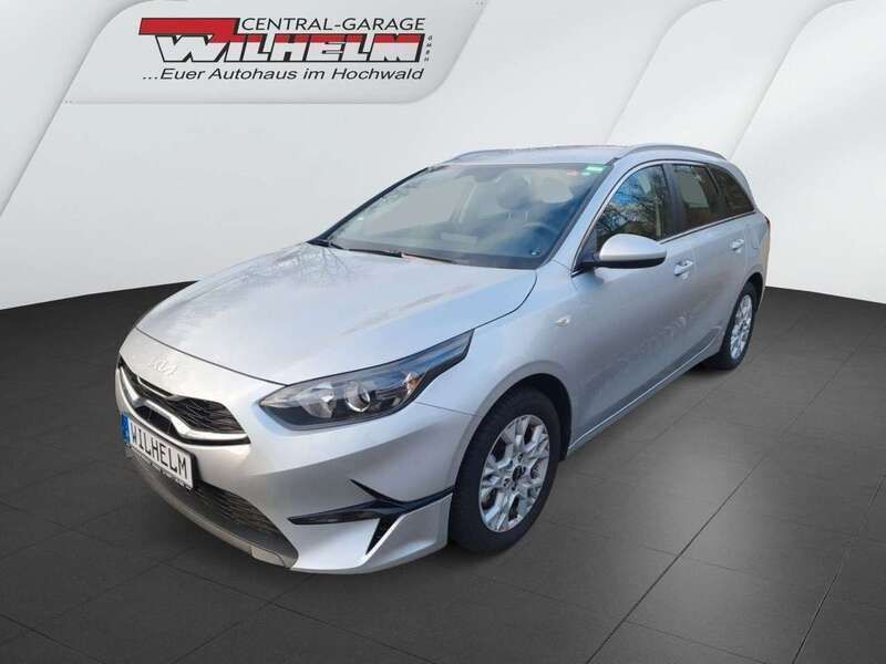 Silber Gebraucht 2024 Kia Ceed Sportswagon Comfort Kombi | 23.990 € (Superpreis) - Bild 1/4