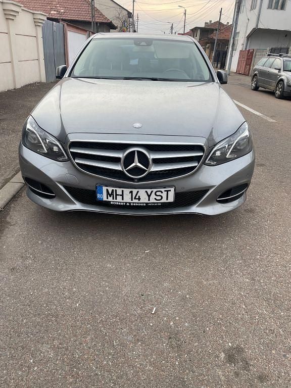 Grau Gebraucht 2015 Mercedes E350 Limousine | 16.400 € (Superpreis) - Bild 1/4