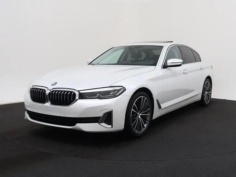 Weiß Gebraucht 2023 BMW 518 Sport Line Limousine | 29.155 € (Teuer) - Bild 1/4