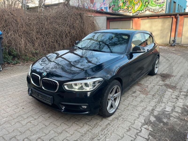 Schwarz Gebraucht 2015 BMW 120 Sport Line Kleinwagen | 11.500 € (Fairer Preis) - Bild 1/4