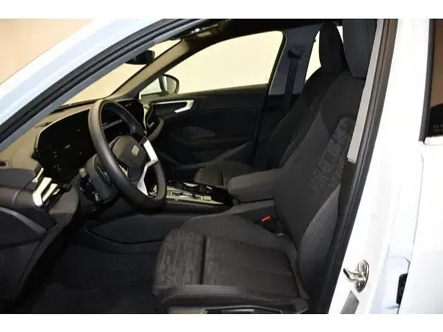 Gebraucht Audi A5 Sport 204 PS (150 kW) 2024 Arkonaweiß Kombi