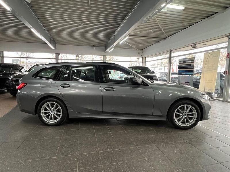 Gebraucht BMW 320 190 PS (139 kW) 2023 Grau Kombi