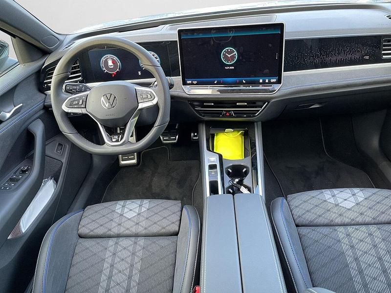 Gebraucht VW Passat 150 PS (110 kW) 2026 Oyster silver metallic (metallic) Limousine