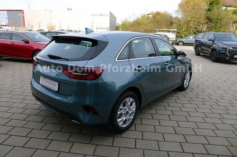 Neu Kia Ceed Comfort 140 PS (102 kW) 2025 Grau Kleinwagen