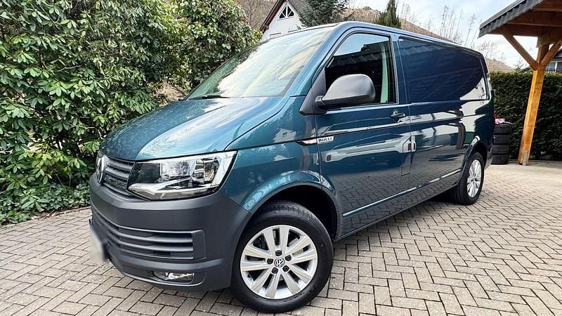 Gebraucht VW Transporter 150 PS (110 kW) 2019 Grün Van