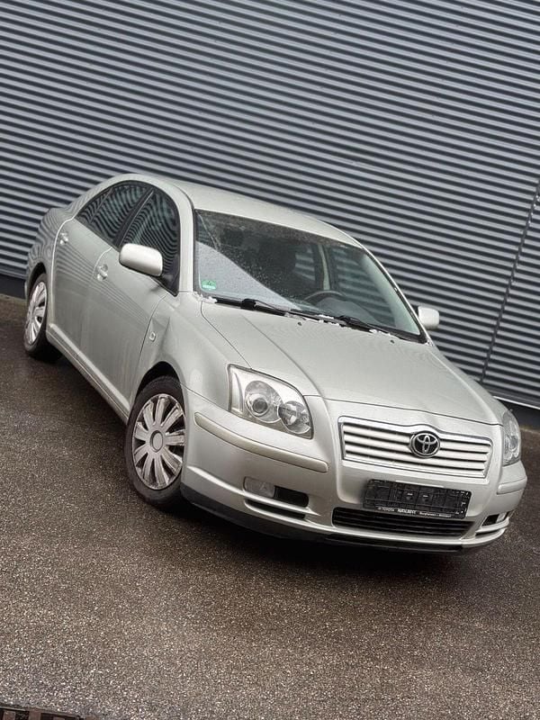 Gebraucht Toyota Avensis Sol 129 PS (94 kW) 2004 Silber Kleinwagen