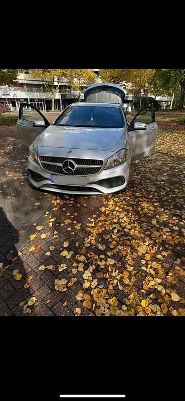 Silber Gebraucht 2017 Mercedes A180 Style Limousine | 13.000 € (Guter Preis) - Bild 1/4