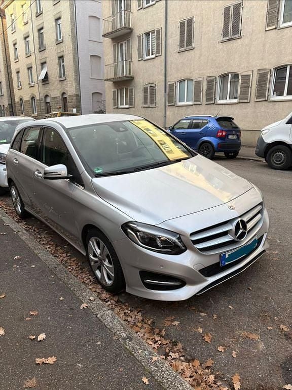 Silber Gebraucht 2018 Mercedes B200 Van / Kleinbus | 15.500 € (Superpreis) - Bild 1/4