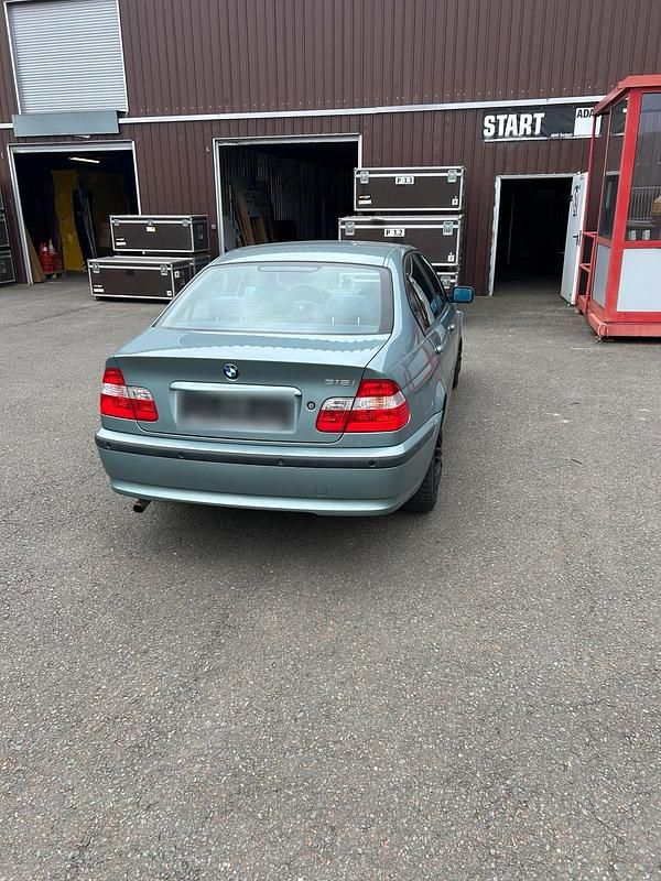 Gebraucht BMW 318 142 PS (104 kW) 2002 Andere farben Limousine