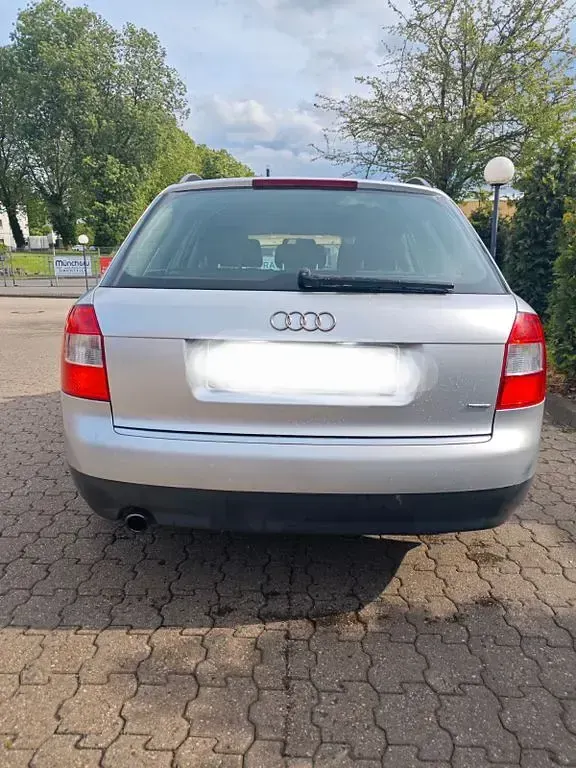 Gebraucht Audi A4 131 PS (96 kW) 2002 Silber Kombi