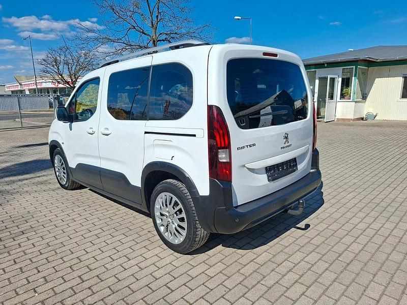 Gebraucht Peugeot Rifter Active 131 PS (96 kW) 2019 Weiß Van / Kleinbus