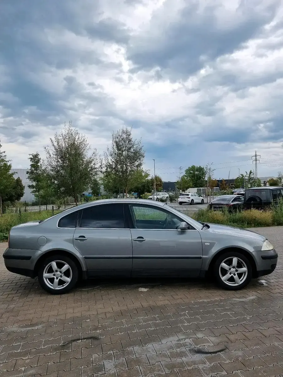 Gebraucht VW Passat 150 PS (110 kW) 2001 Grau Limousine