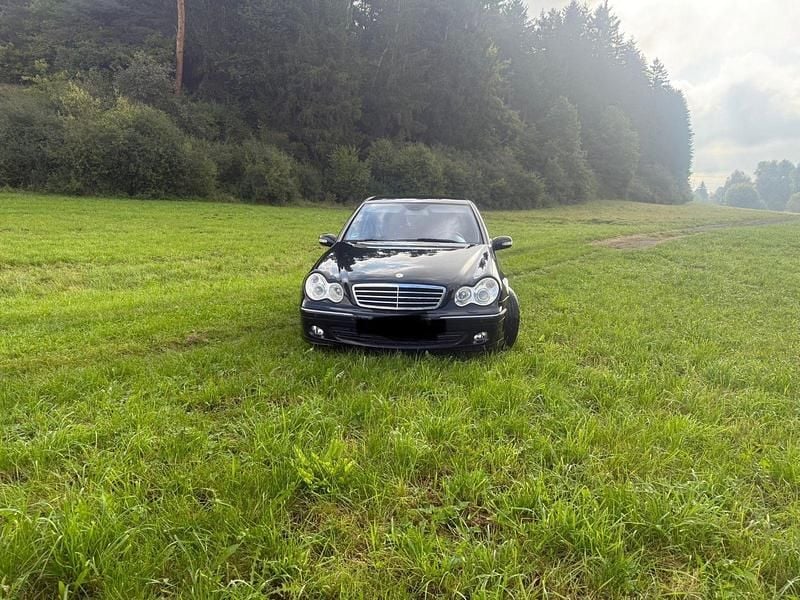 Schwarz Gebraucht 2007 Mercedes C220 Avantgarde Kombi | 6.500 € (Teuer) - Bild 1/4