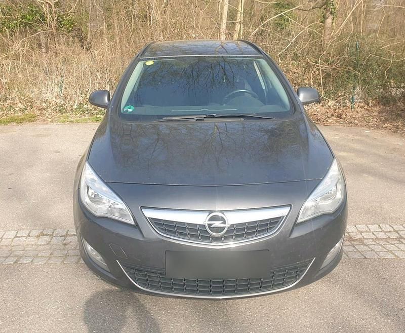 Gebraucht Opel Astra 125 PS (91 kW) 2011 Grau Kombi